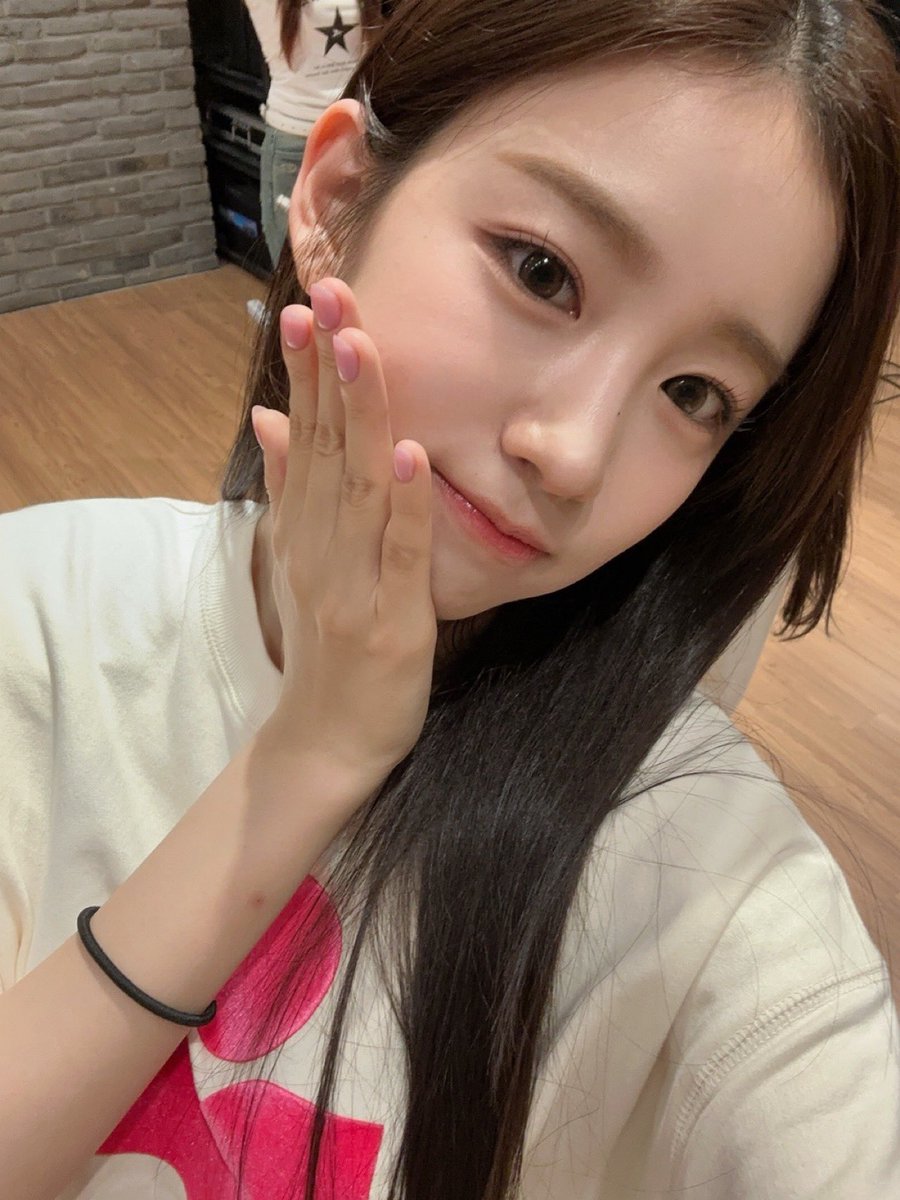 WOOAH_HM's tweet photo. [#우연]
해피 일요일🍀우린 화요일 날 봐요🎀🤍

#wooah #우아 #WOOYEON https://t.co/wV6UtDG5Ly