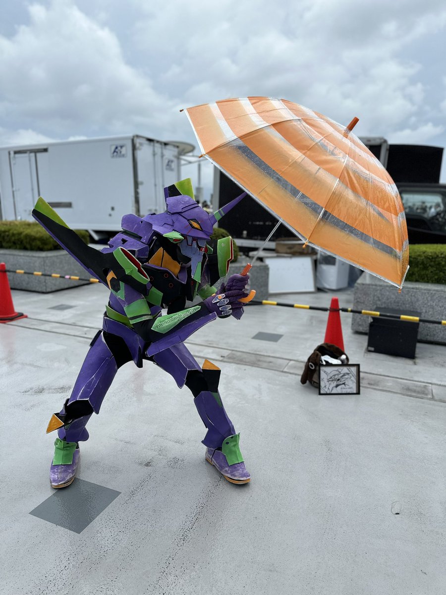 doujinyougo's tweet photo. にわか豪雨もエヴァならATフィールド全開で対処可能 #C102 #コスプレ https://t.co/HDmAS7wqbA