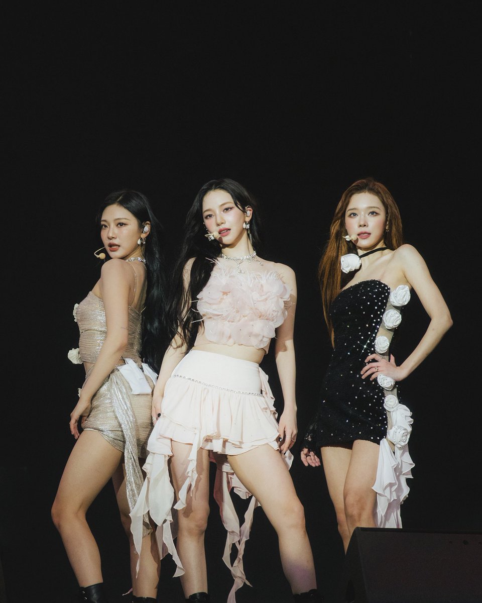 SMTOWNGLOBAL's tweet photo. 에스파, 美 샌프란시스코도 접수! K팝 그룹 최초 ‘아웃사이드 랜즈 페스티벌’ 참석!
콘서트 방불케 한 독보적 퍼포먼스+라이브 밴드 세션 조합! 현지 관객 떼창+폭발적 호응!

aespa becomes the first K-pop group to attend ‘Outside Lands Festival’ in San Francisco, USA!
An unrivaled concert-like performance + live band session! The local audience sang along and gave an explosive response to the performance!

https://t.co/klPtS0UJ8E

#aespa #æspa #에스파 
#aespaatOutsideLands #OutsideLands