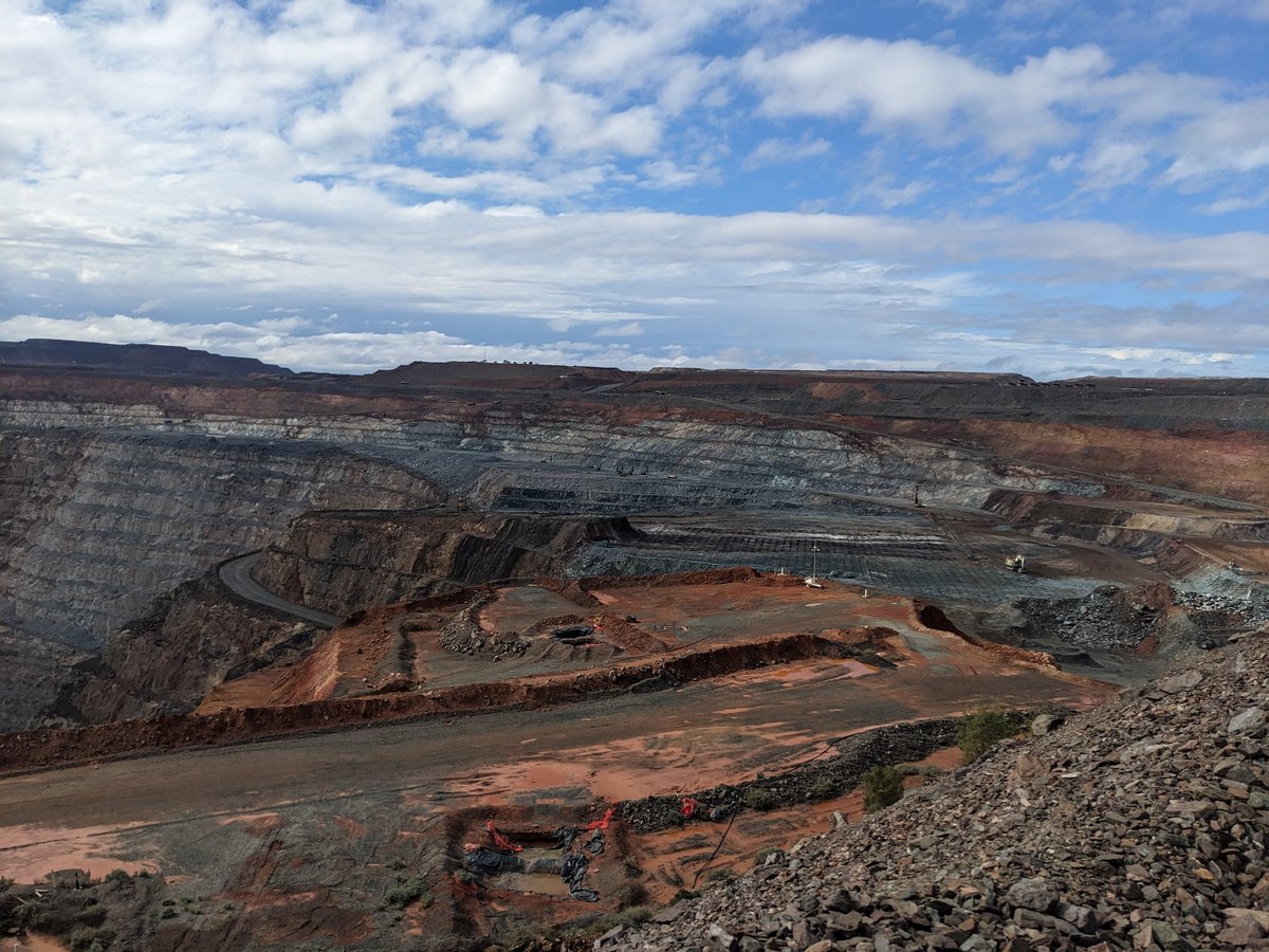 RorakGaming's tweet photo. We are live at the big Super Pit Gold Mine Lookout in Kalgoorlie come check it out.
📽️ https://t.co/PgTzETQQQP
🔗 https://t.co/vO71g7TW5g
#imagine #kcgm #goldmine #superpit https://t.co/gPn0Peb4AB