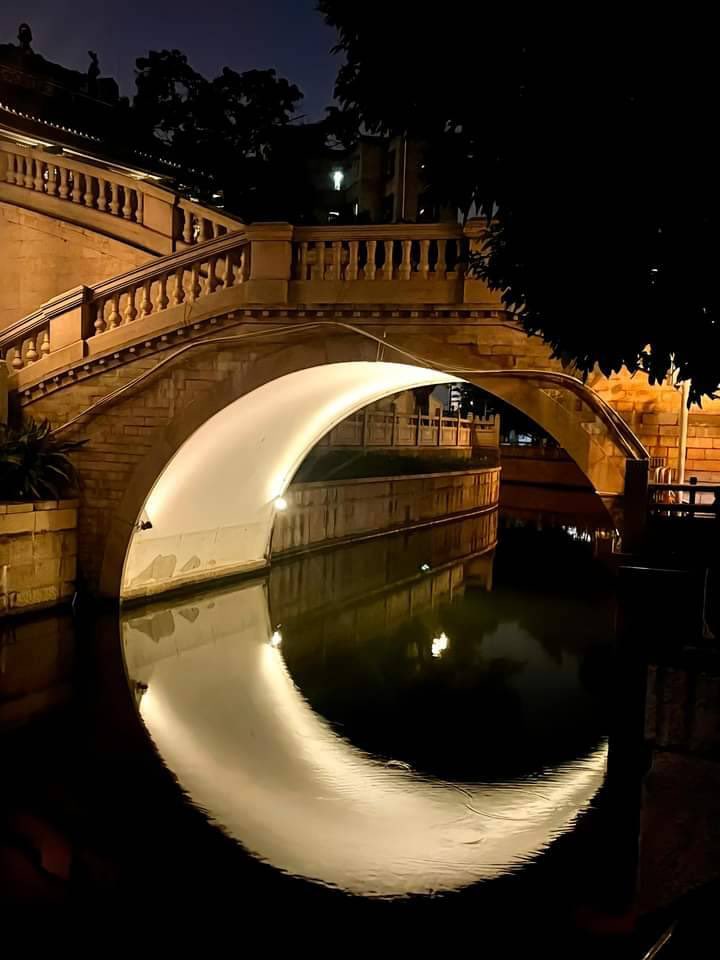 bellalunaestela's tweet photo. what if we met on the bridge that looks like a crescent moon https://t.co/PGhlh4ixHd
