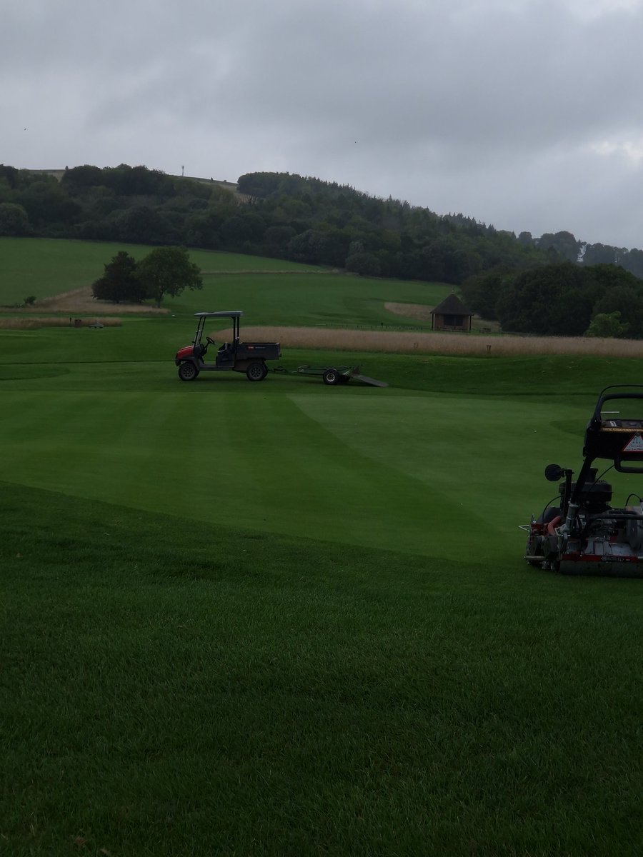 Another early start today for the men's club champs <a href="/goodwood_golf/">Golf At Goodwood</a>  course is in great condition #thedownscourse #greenkeeping #earlymorning