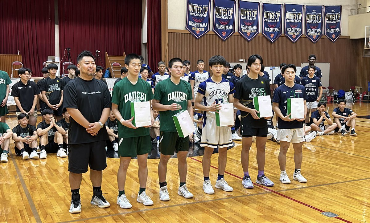 AOKICKS_JP's tweet photo. 【SC CUP 個人賞🏅】
高校バスケのトップチーム4校が集まった本大会!
個人賞を受賞したのはこの5人🔥
#崎濱秀斗(福岡第一)
#山口瑛司 (福岡第一)
#竹本義希(中部第一)
#寺浦祐次郎(南陵)
#伊計叶貴(東山)
#SCCUP #サンクロレラ #SUNCHLORELLA
#AokicksReportHoops #アオキックス https://t.co/bN1CyEMZMv