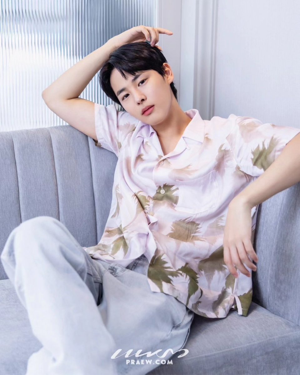 Praewdaily's tweet photo. #PraewDigitalCover กด ❤️ รัวๆ กับภาพสุดน่ารัก ชเว บยองชาน (Choi Byung Chan) พร้อมบทสัมภาษณ์เอ็กซ์คลูซีฟที่จะทำให้คุณตกหลุมรัก

 📍https://t.co/QIssim0LKy

#ChoiByungChan #ชเวบองชาน #Praewmag #최병찬 #BYUNGCHAN
#ByungChan1stFanmeetinginBKK https://t.co/KDhG3YtWuj