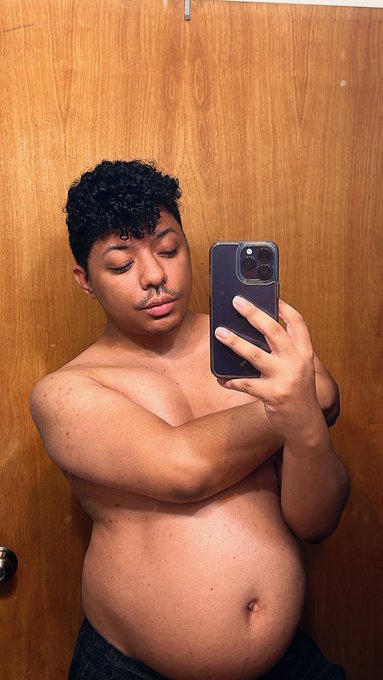 Watch Belly Hadid's leaked NSFW photo on TwXstars