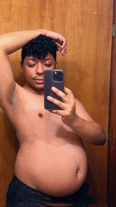 Watch Belly Hadid's leaked NSFW photo on TwXstars