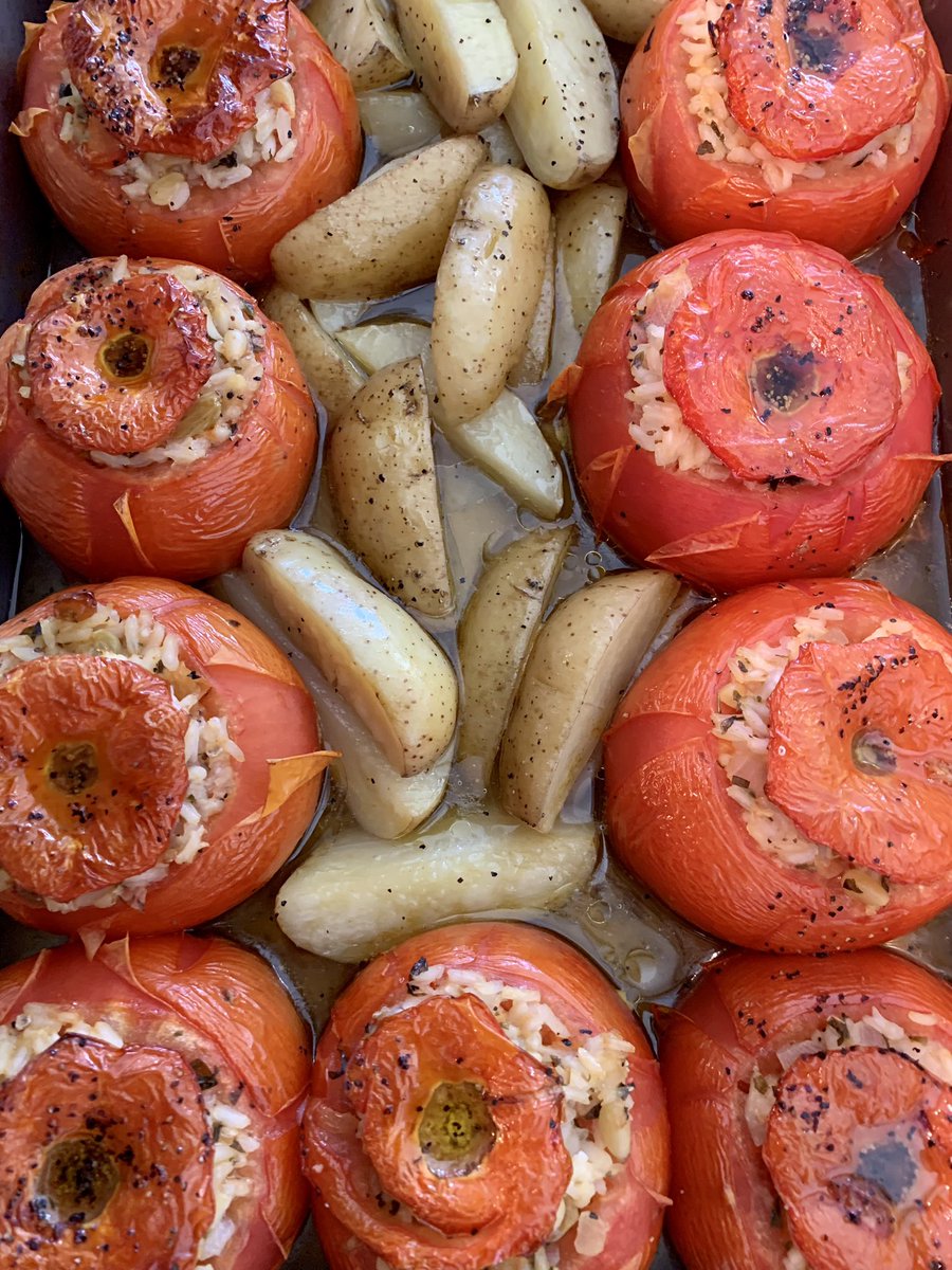 CalGreekGirl's tweet photo. Get healthy , Eat Greek ! 
#greekfood #stuffedtomatoes #dolmathes https://t.co/hZ9mZjljXS