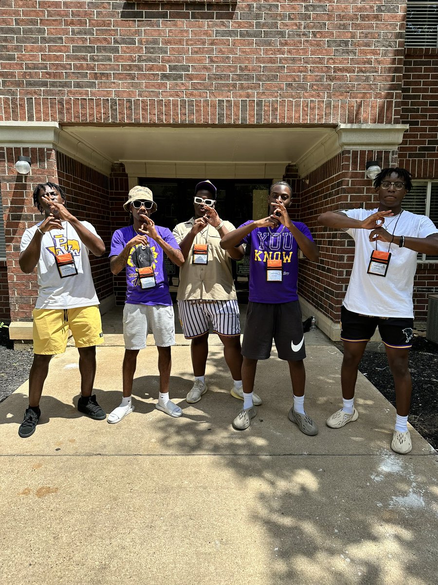 michael_Oz_'s tweet photo. Where the bros at??? #pv27 #tre8 @P3Pvamu https://t.co/ElLB5GArAf
