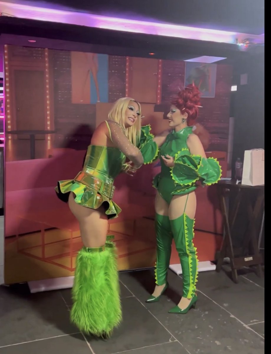 i love her with my entire existence 😭😭😭 😭😭💚