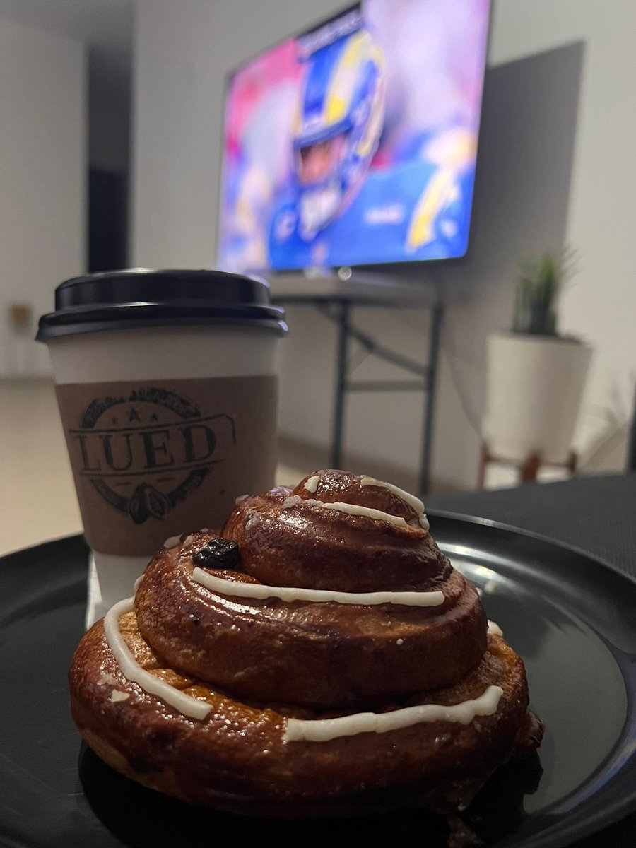 maumont0's tweet image. Ahora con DAZN extrañare los comerciales de comida de la programacion  gringa 🥲 RIP #Antojos  #Chesseburger ... Go RAMS! 💙