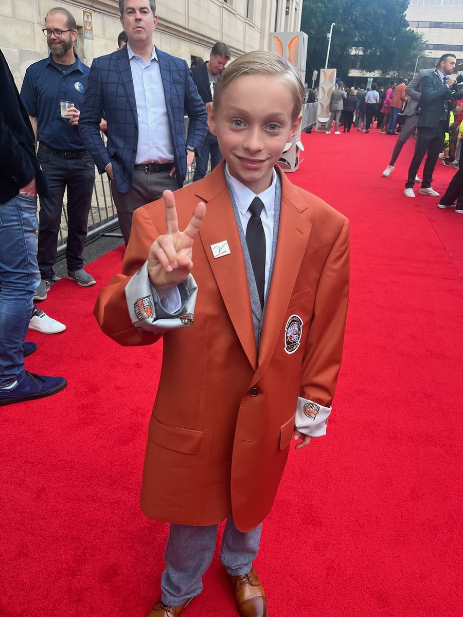 Rocco, Jim’s grandson, might have been the coolest person on the red carpet! ✌️👔❤️