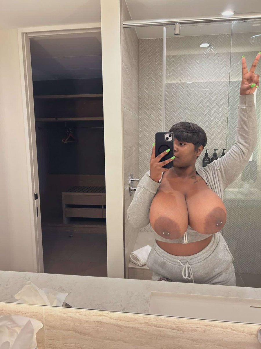 Barrylovesboobs's tweet photo. Beauty is in the eye of the beholder. 

Simply beautiful https://t.co/NMAyKZGUu4