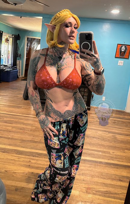 It&rsquo;s Queen now, and I can save my own kingdom- thanks. https://t.co/eCgLO0AfQ8<a href="/tag/paxwest2023"class="tags"><span>#paxwest2023</span></a>