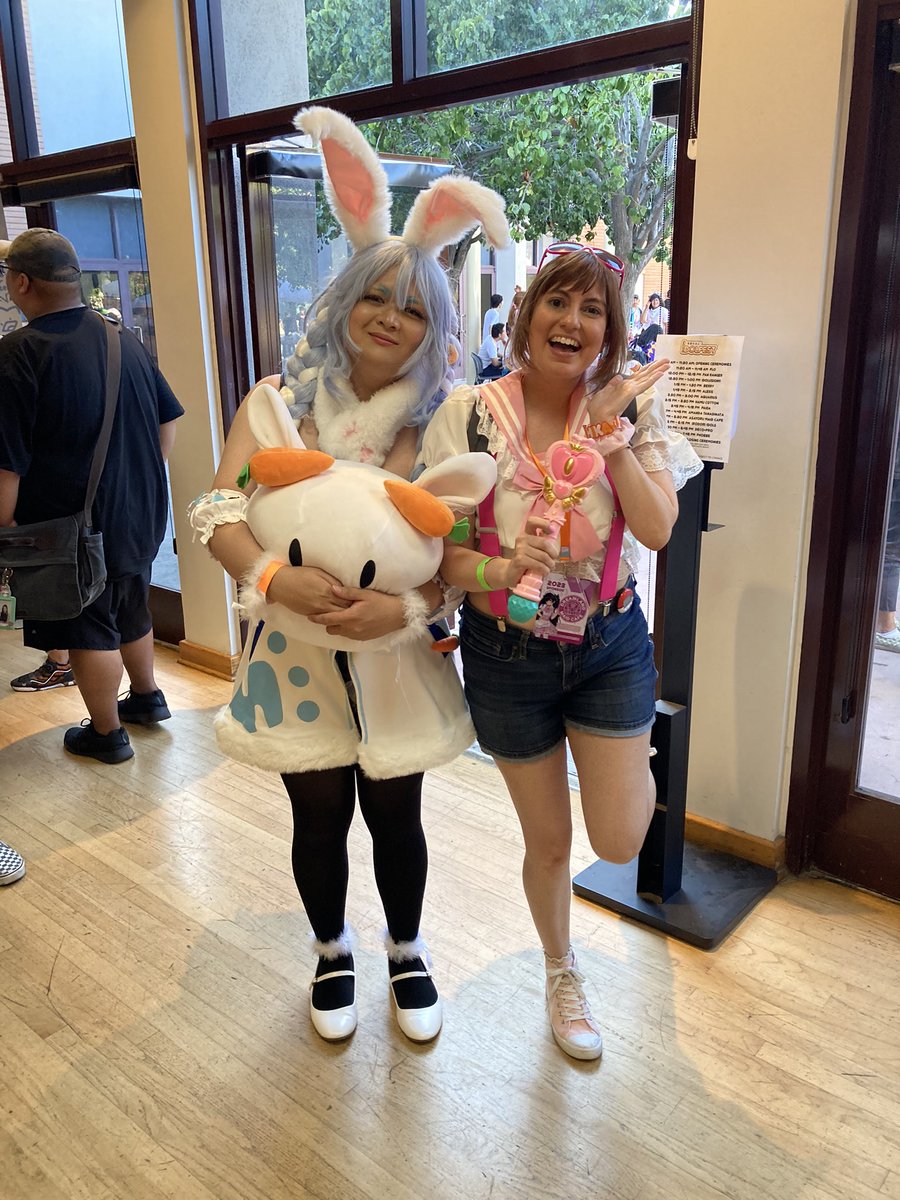 UnicornSocks13's tweet photo. i found the holobros 🥳 #SCIF2023 https://t.co/TDZktEVCGl