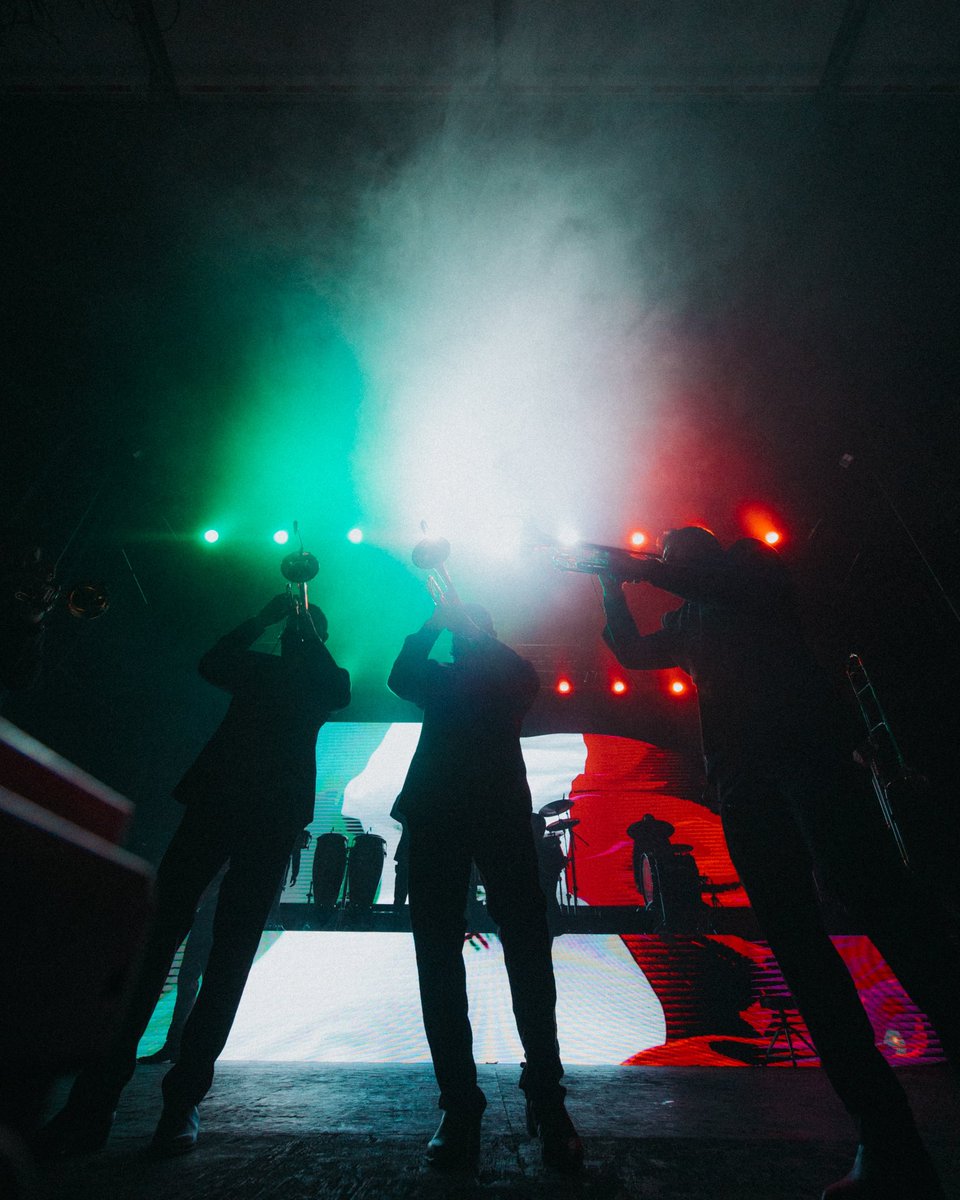 LizosMusic's tweet photo. ¡Denver, Colorado! Qué buena noche ❤️ Gracias por cantar y bailar con nuestra familia 🎶 Nos vemos pronto 🔥 #Los2delaS #BandaMS #PlanDeEscape #Espectáculos #FamiliaLizos https://t.co/7l8Wpww5Ed