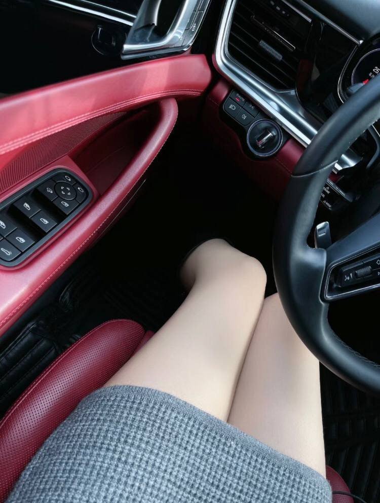 Try to be the kind of person you like the most, even if you don't succeed, at least you will like yourself who worked so hard.💪🥇