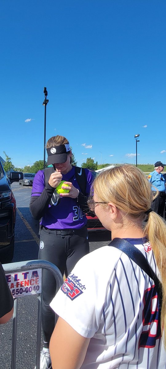 tomesmalls's tweet photo. @k_sandercock thank you! this past WCWS was the first we watched. She's a huge fan and only wanted one autograph today https://t.co/JqXtsYuf5Y