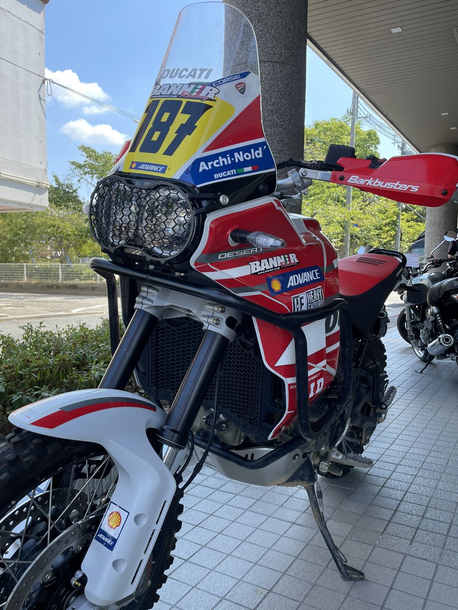 DucatiHyogo's tweet photo. おはようございます☀
お盆期間中ですが
今日もオープンしております😆
エンデューロレースのデビュー戦にして見事入賞したDesert X も展示しております!
ぜひ遊びにきてください☺️
ご来店お待ちしております!😉
#ducatiosakaeast
#scramblercamposaka
#ducatihyogo
#bannerracing
#ducati https://t.co/Sns7NsYC0A