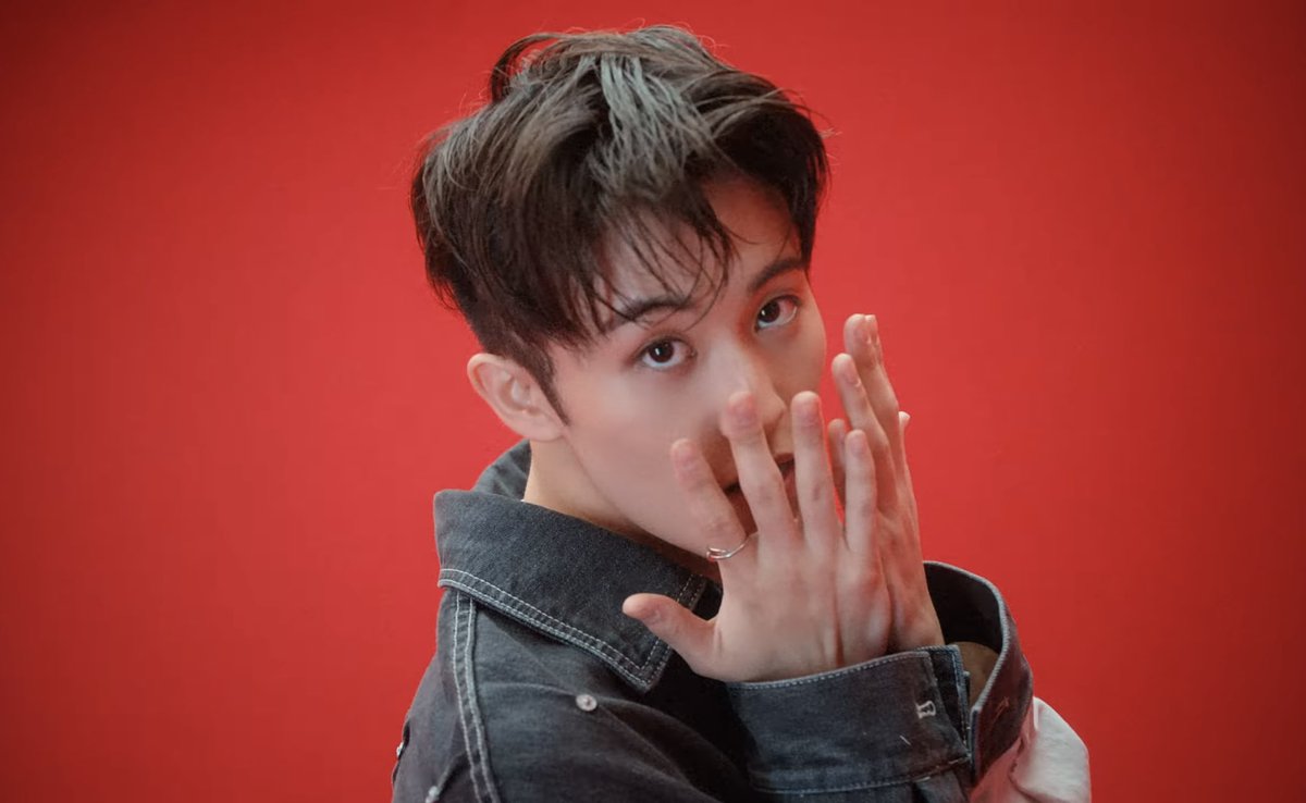 LMKLOOK's tweet photo. #MARK https://t.co/KatNbi8V7h