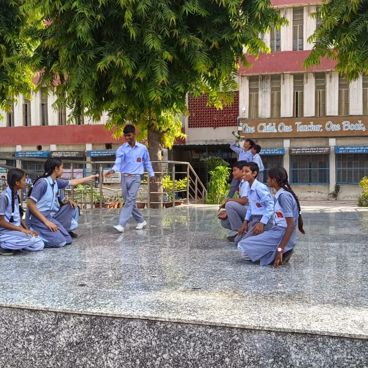svmajidmoth's tweet photo. तुम भी जागो ओरों को भी जगाओ नशे के नुकसान हर एक को बताओ
#nashamuktiabhiyan 

@Dir_Education 
@atishiAAP
@gupta_iitdelhi
@shail2018 
@PbpandeyB https://t.co/JmRtCPS78Q