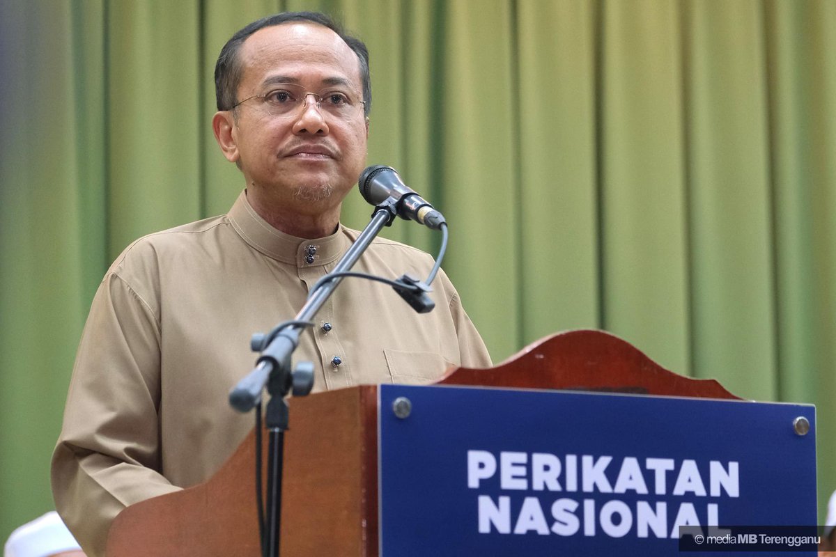 DrAhmadSamsuri's tweet photo. Kalah menang adat berjuang, kejayaan sebenar meraih mardhotillah. Syukur Alhamdulillah, Terengganu menang besar bagi PRU DUN ke-15 kali ini. 

33-0 yang kita sasarkan telah kita capai. Kini masanya untuk kita mengisi kemenangan dengan membina Terengganu bersama. https://t.co/8xJ1plu9jh