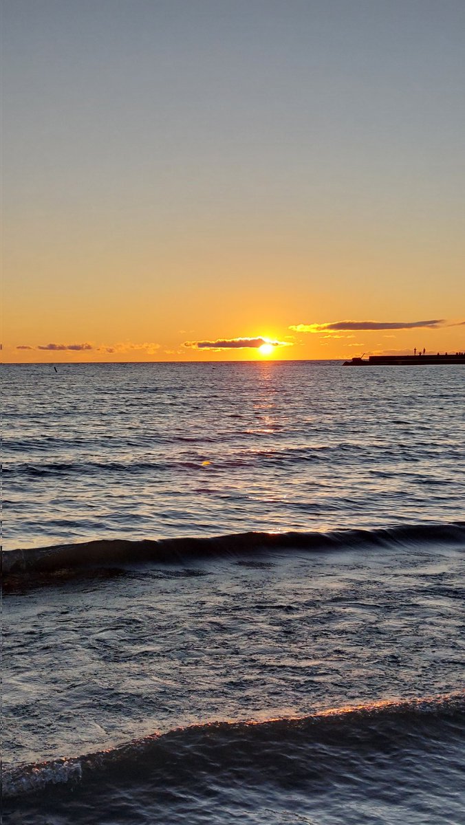 Possibly one of the best sunsets I've ever experienced in my life and shared with the best bunch of people ever #portelgin #Ontario #Canada @wayneellis52 @TamEllisSmith @jellis2697