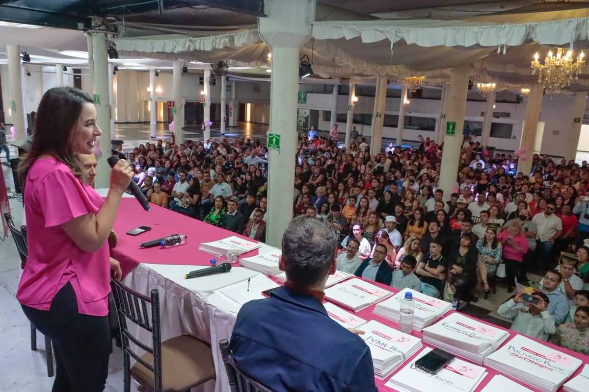 guerrerochipres's tweet photo. El programa #PrepaParaTi ha sido clave para impulsar a la ciudadanía a concluir sus estudios de bachillerato y así acceder a mejores condiciones de vida. Agradezco la invitación de @LeonorOtegui y felicito a todas las personas graduadas.🙌La educación es un derecho universal https://t.co/096Xp4mxAv