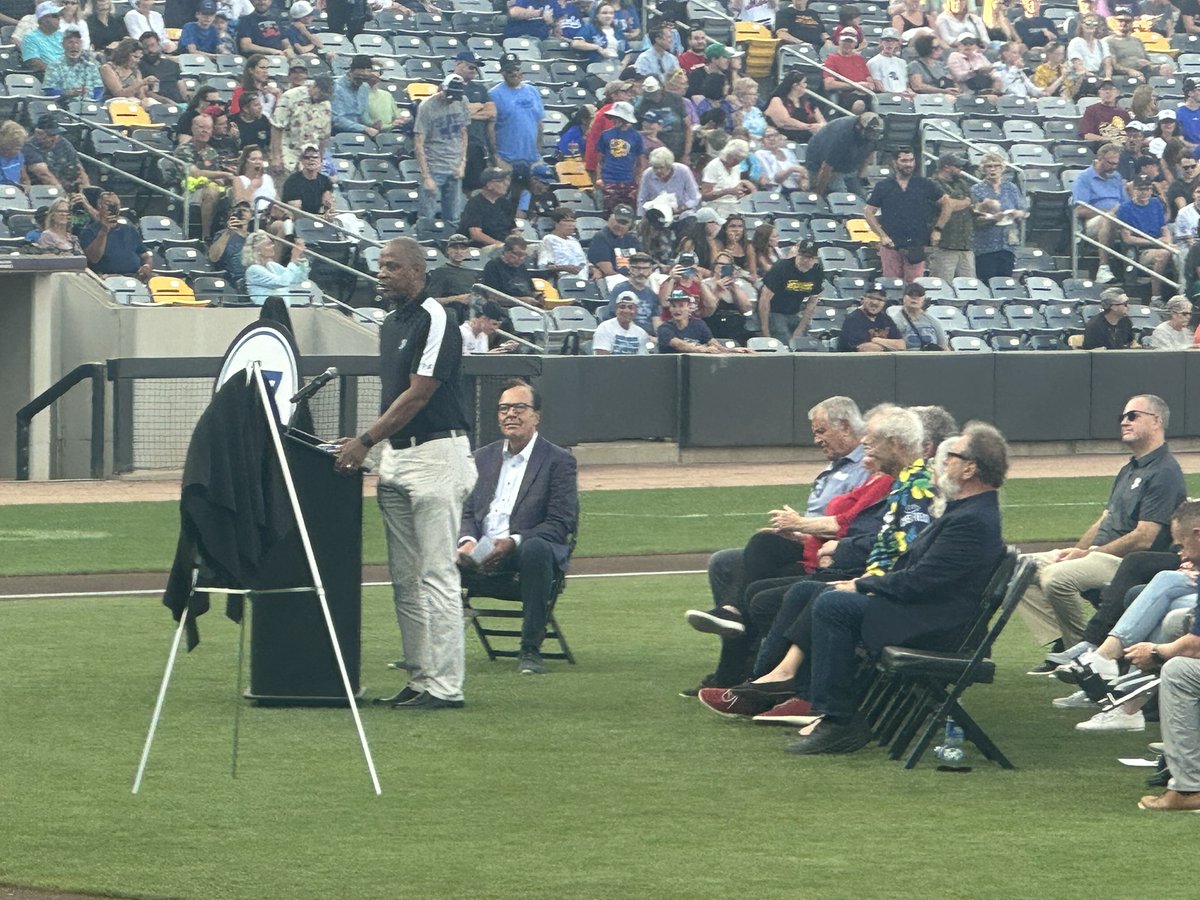 Riddel's tweet image. The place to be tonight is the St Paul Saints game! Darryl Strawberry and Bill Murray in da house! #stpaulsaints