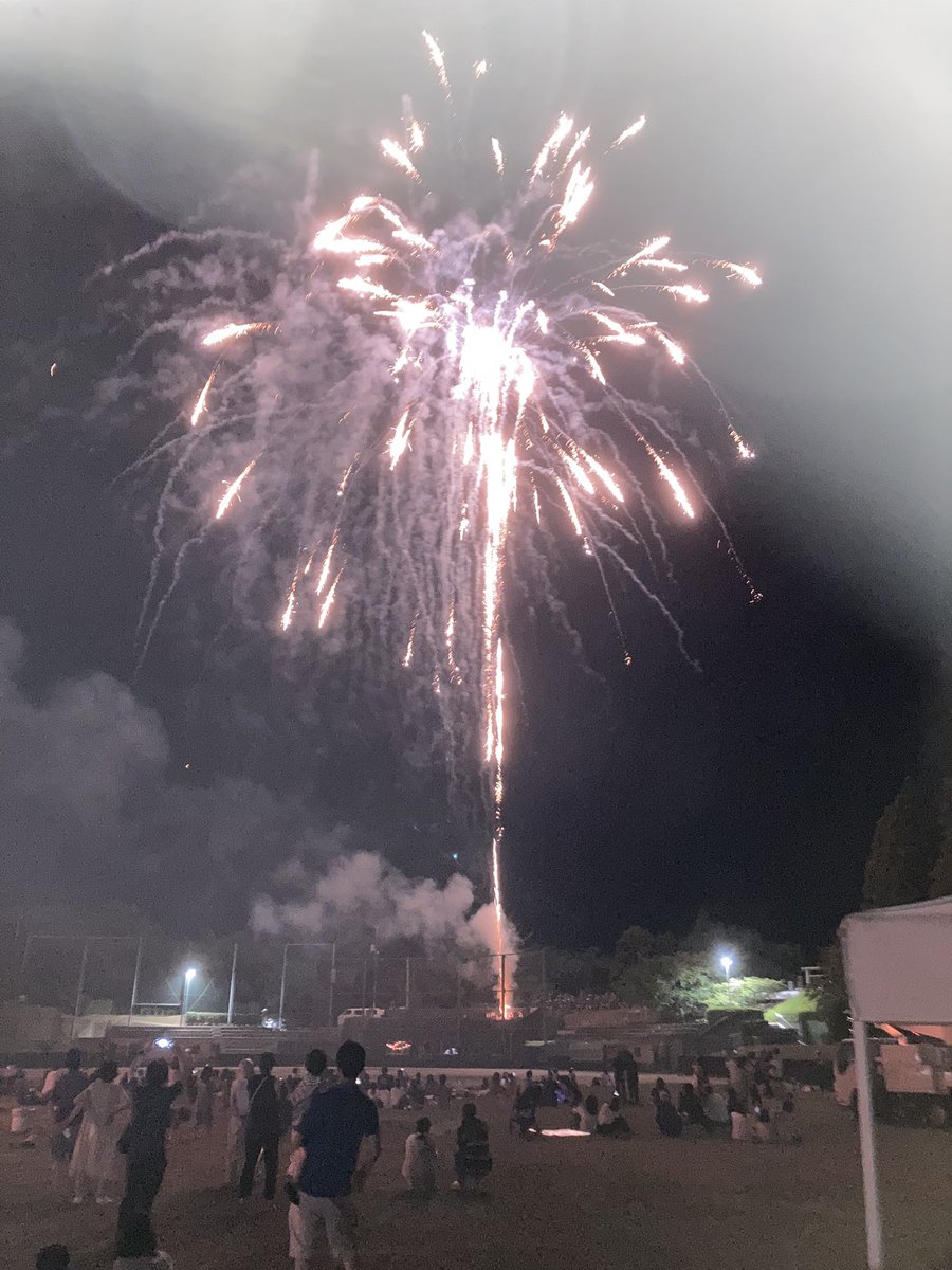 SatohTakuya's tweet photo. 西条盆踊りの夕べでの花火です。
普通にイベントができるようになってよかった。 https://t.co/606BQ0kqiB