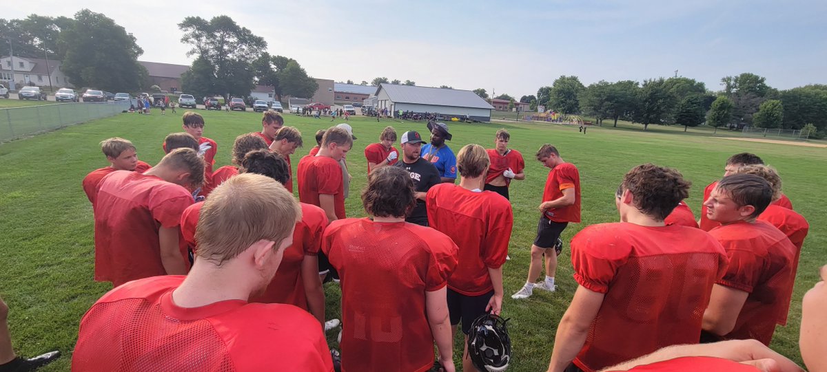 MinnesotaMillea's tweet photo. Alden-Conger/Glenville-Emmons Aims High.

After Turnaround Football Season A Year Ago, Knights Look For More Success. 

Check out John's Journal.
#mshsl 

https://t.co/KG1BG5m4sh https://t.co/Omwuz4r57z