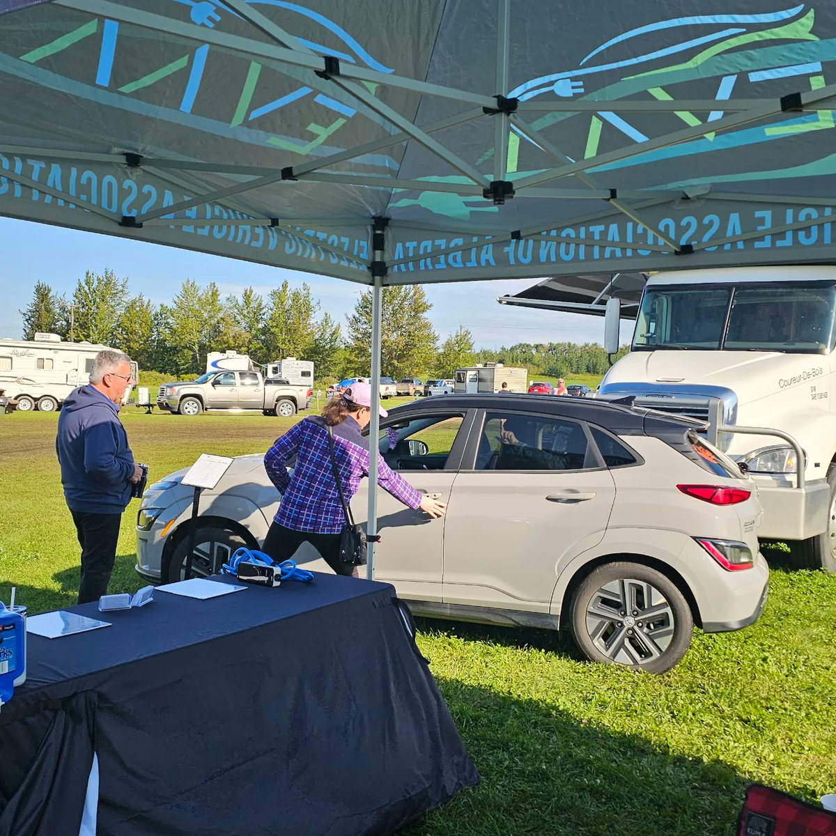 PluginAlberta's tweet photo. Today we were out at Métis Crossing for the Métis Nation of Alberta 95th Annual General Assembly. Beautiful day to enjoy this great event.
We also found a Ford Lightning camping at Métis Crossing!
#metisalberta #electricvehicles #Alberta #metiscrossing https://t.co/F4HSt8pEdV