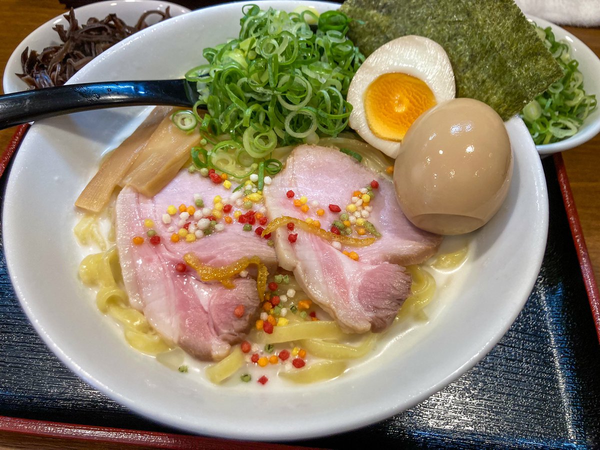 mtetsut's tweet photo. 今週の #こそっと さん
冷し鶏白湯＋味玉＋ネギ＋キクラゲ＋麺増し
やっぱコレコレ！
汗だくにならずに美味しくいただく、夏はこうじゃなくちゃ

#上板橋 #ラーメン https://t.co/2COkfrLfPQ