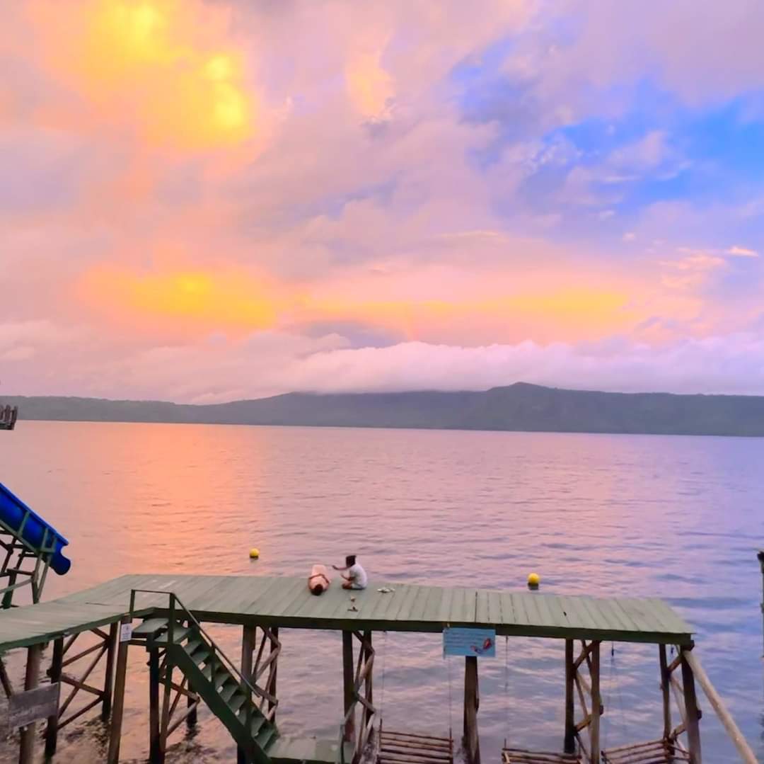 inturmasaya's tweet photo. #Catarina

📍Un bello Atardecer desde  Laguna de Apoyo.

📸Posada La Abuela

#NicaraguaFascinanteIrresitible https://t.co/BIE54j1GQ8