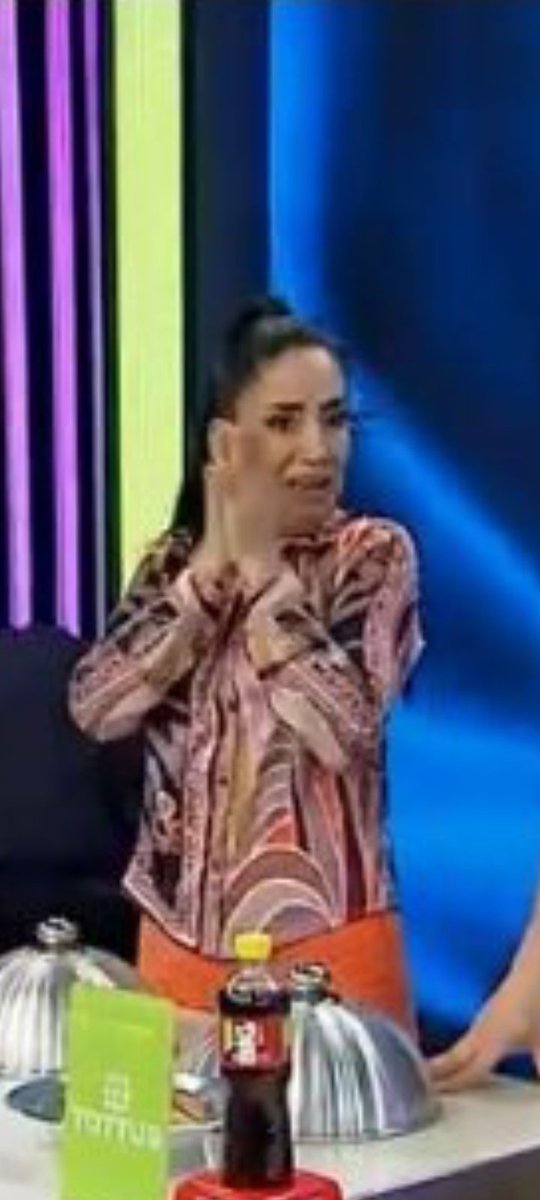 SolDavalos6's tweet photo. NELLY ME REPRESENTA CON EL BESO DE BELEN Y JAVIER

#ElGranChefFamosos https://t.co/ho7xEeUnUW