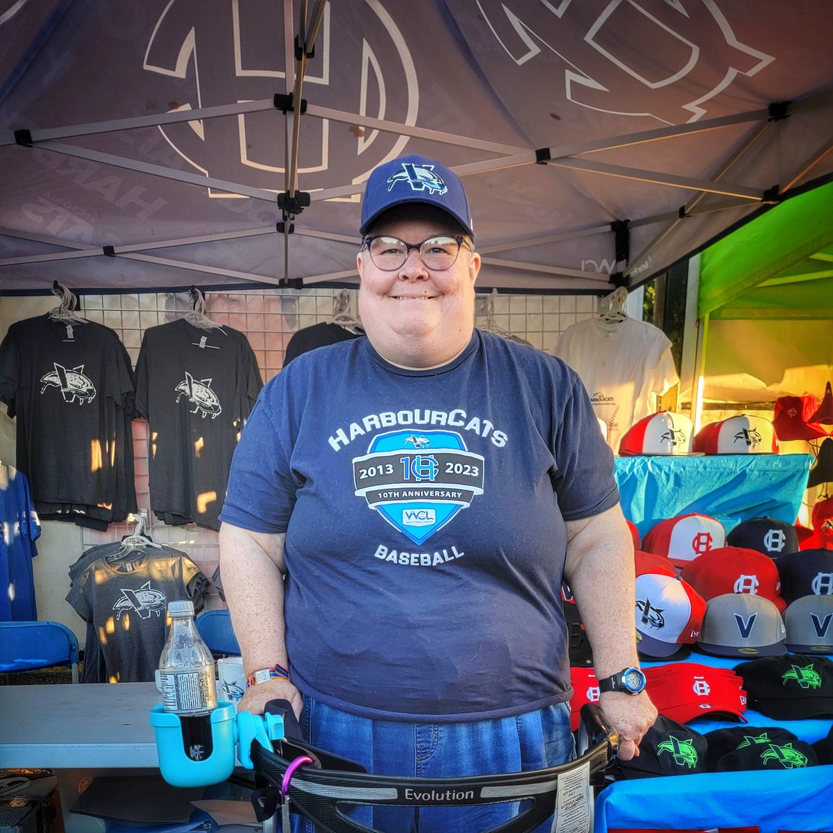 HarbourCats's tweet image. A great friend and fan of the team, we're SO happy you made it out to see us Shannon!

#HarbourCats #DoSomethingCool #Community #YYJ