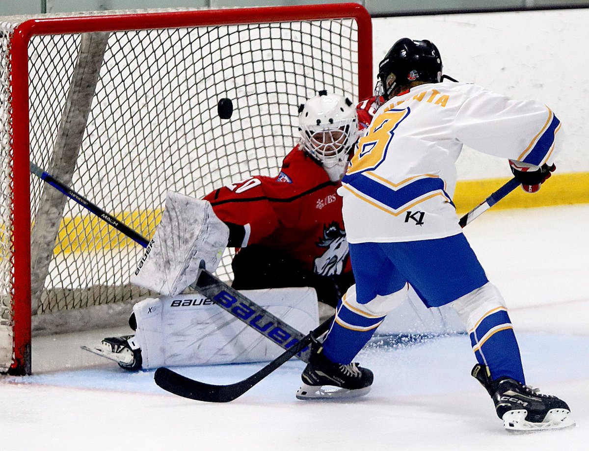 MinnHockeyHP's tweet photo. 14 TIER I: Moose hand Walleye first loss with 7-2 win in Saturday’s nightcap.  Bennett Mackenzie scores twice, adds assist and Reed Smith (Apple Valley) nets two. Strong goaltending drives Moose as Lucas Anderson (Woodbury) and Drew Sherman (Rosemount) combine for 39 saves. https://t.co/IcIKx1Ttjb