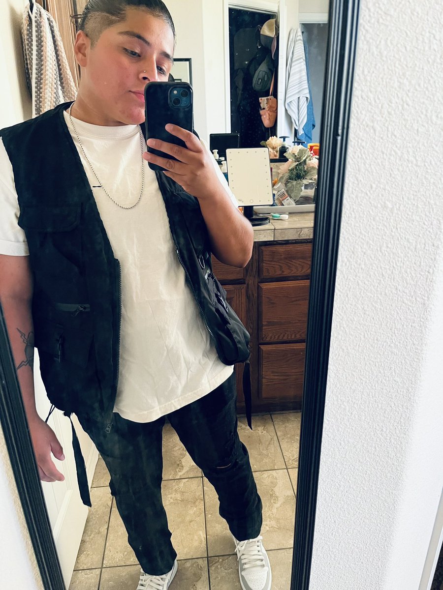 djemxp's tweet photo. tonight’s fit for ♌️ bday bash ! #DJEM https://t.co/kt468aXvhy