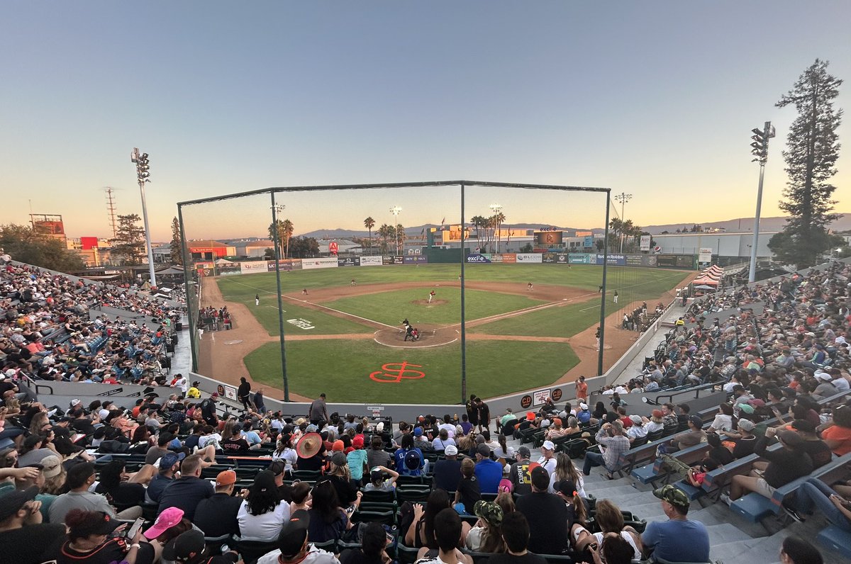 Saturday night sellout crowd in San Jose