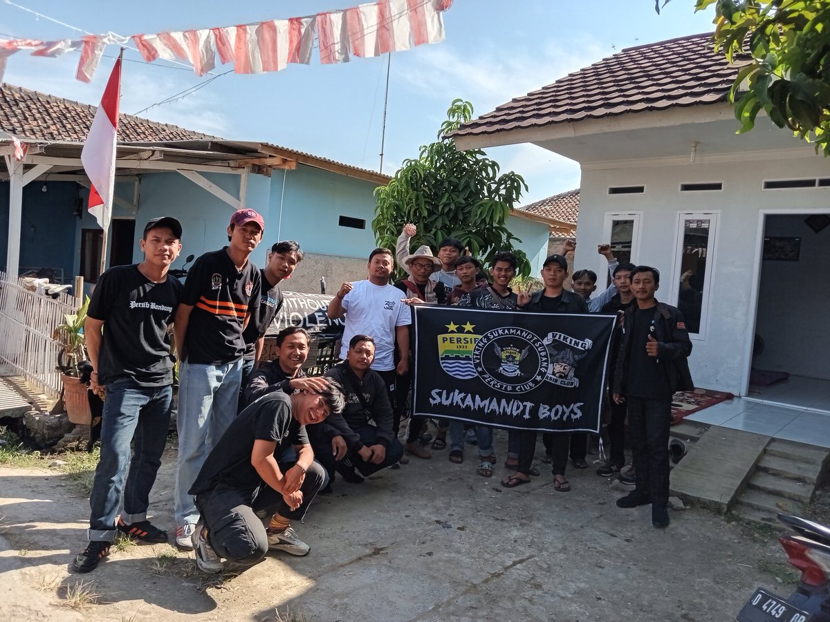 Ade_chandraa15's tweet photo. Bismillah, pagi ini Sam Ebes Midun kembali melanjutkan perjalanan menuju Karawang. Sehat² terus Sam Ebes 🙏🙏🙏
#usuttunastragedikanjuruhan https://t.co/oovkV5AWPg