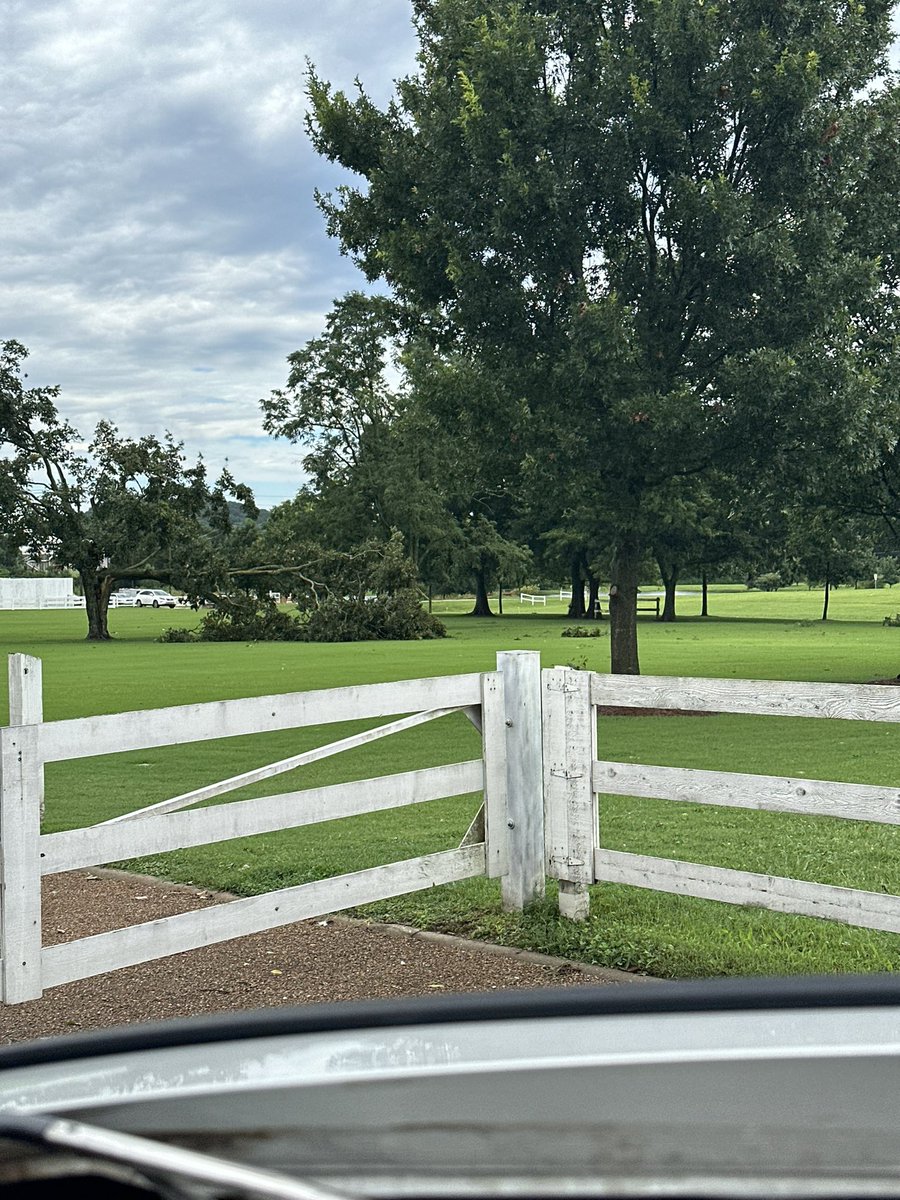 taylort0dd's tweet photo. @NWSNashville @NashSevereWx The park at Harlinsdale Farm https://t.co/MLbwQm0zlf