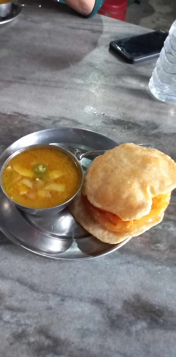 itzmecreation's tweet image. यो झरी ...अनि साथमा तातो तातो जेरी पुरी ... यम्मी😋