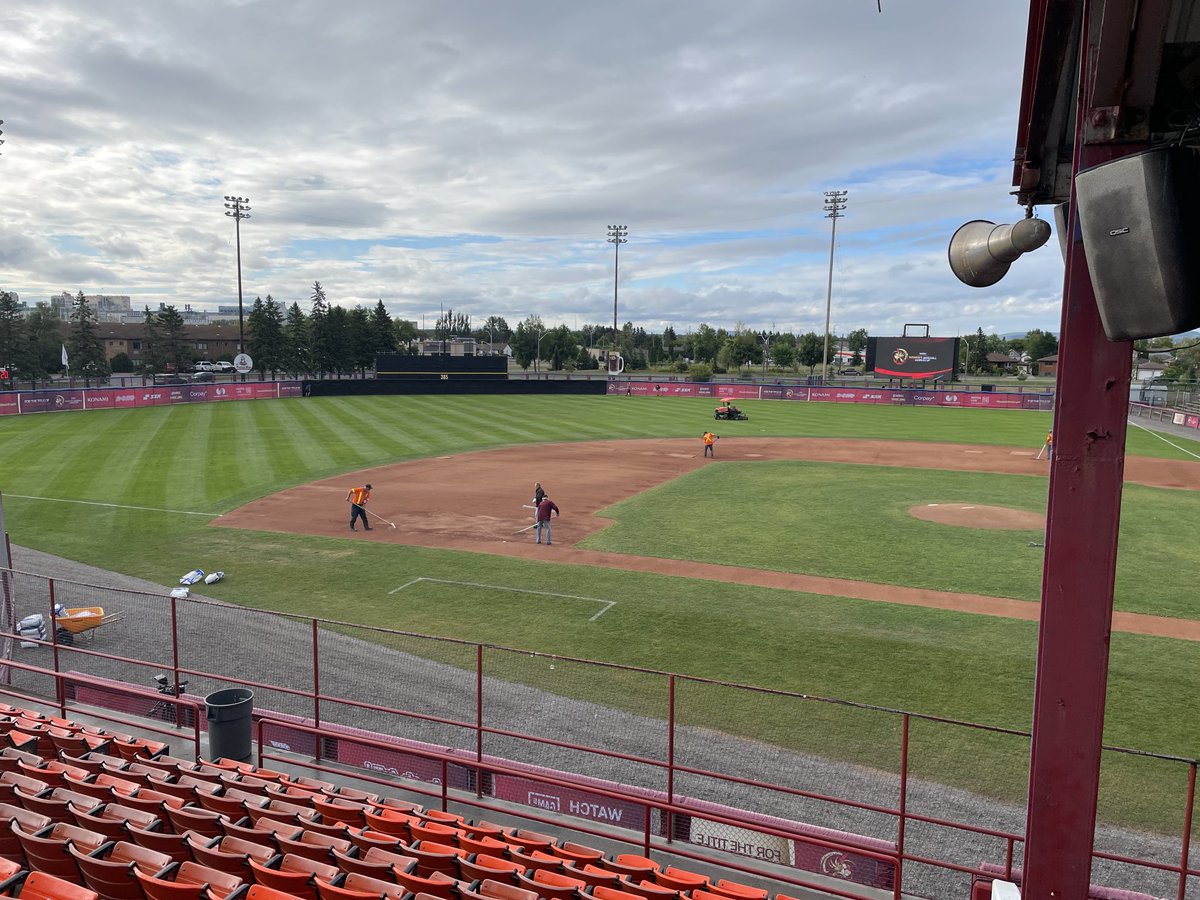 With a small crew of municipal employees and a small but amazing group of volunteers have been able to present 2 very good playing surfaces.  #BaseballWorldCupW