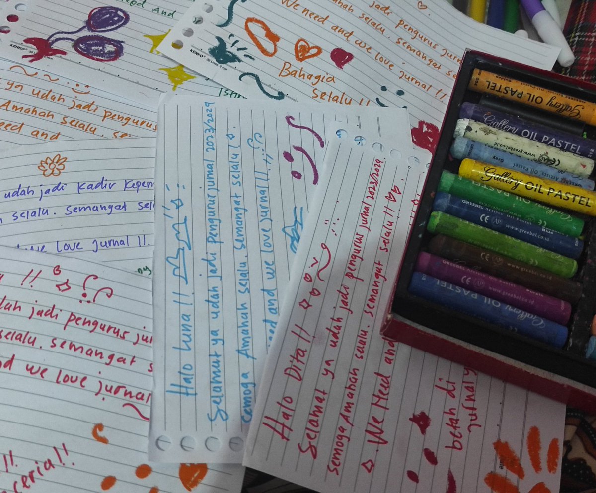 Halooo moots!! Gimana kabar nyaa?? Aku baru bisa megang twt, sama mau mulai progres lagi hari ini. Aku baru aja pelantikan pengurus jurnal, PMR. Cape banget, tapi seruuu kok 🙈✨🙌