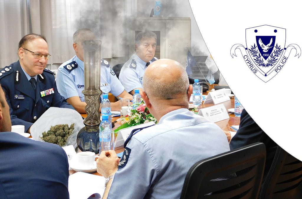 Police_Cy's tweet image. Η Αστυνομία Κύπρου συνεχίζει τον πόλεμο της εναντίον των ναρκωτικών. Σήμερα το πρωί συλλάβαμε δύο πρόσωπα με 2 κιλά κάνναβης. Τα ναρκωτικά παραδόθηκαν στο τμήμα διαθέσεις.