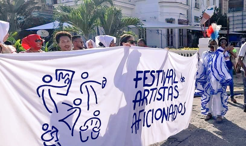 triana_alexis's tweet photo. #CubaEsCultura Hoy se inauguró, con pasacalle por calle Línea hasta La Piragua, nuestro Festival Nacional de Artistas Aficionados, tras más de 20 años sin realizarse #Cuba
@AlpidioAlonsoG compartió con aficionados de todas las provincias. A la guerra cultural #MásCulturaYMásArte https://t.co/LTFK1PxJxF