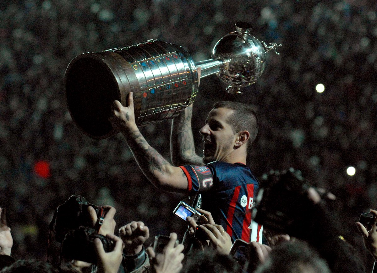 siempre_ciclon's tweet photo. Hoy, 13/08, se cumplen 9 años de uno de los momentos más gloriosos de la historia. Algunos en la cancha, otros en algún bar de Boedo, y muchos desde la casa vivieron algo que no olvidarán jamás.

El día del grito eterno, el día del grito de campeón. De América. Y para siempre. https://t.co/SqxgSrdRAF