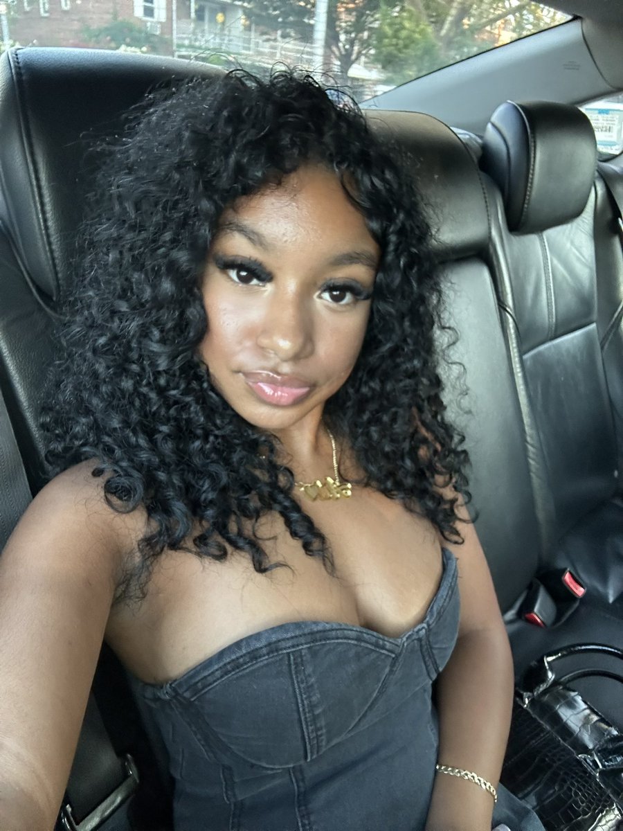 a3iarchive's tweet photo. rare ari selfies https://t.co/F5wuWzgW6Q