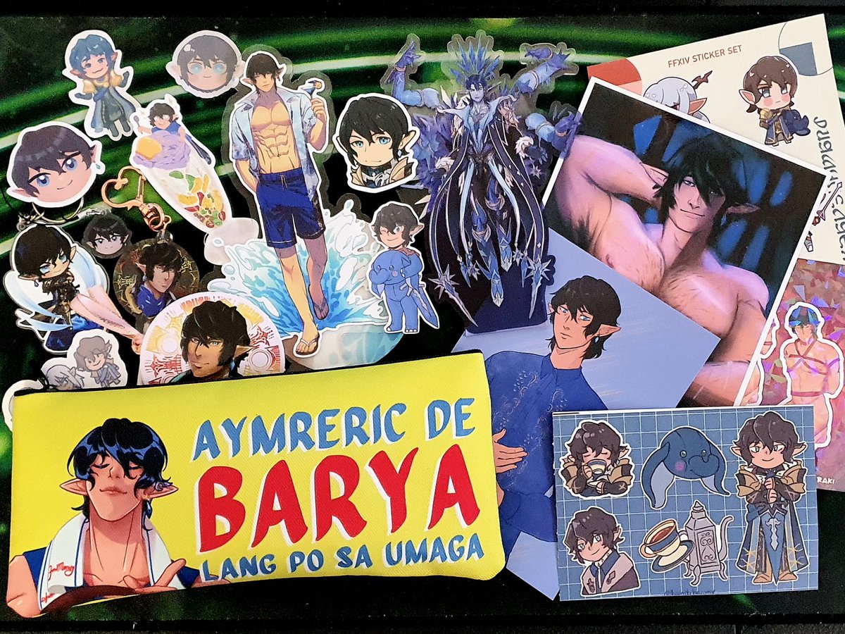 alekilooks's tweet photo. Next off, the pride and joy of the entire shebang:
What I believe to be every available Aymeric merch that was available for sale at #helloWOrLdmnl! >:3

This is still not enough, I say, but it's a lovely showing considering how sparse Aymeric merch usually is. https://t.co/u2Roj45r3w