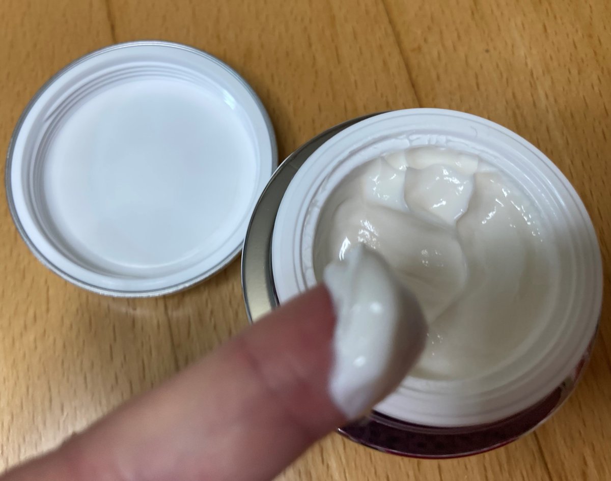 kosyu12's tweet image. LANCOMのレネルジー HPN クリームが、
しっとりした使用感で、お肌のコンディションも
良くなって、気に入って使っています。
べたつかず、軽めなクリームで、
おススメです♪
#LANCOM
#レネルジー