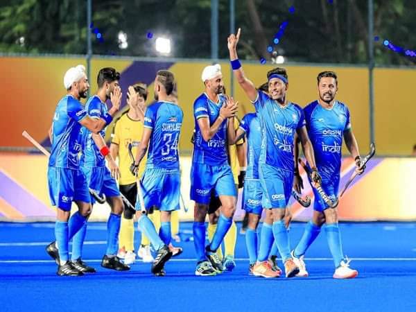 ParthaS95050118's tweet photo. Manny many congratulations hockey team Bharat, very proud moments for every Bharatinas 🇮🇳🇮🇳✌️ https://t.co/xiwOJFopOI